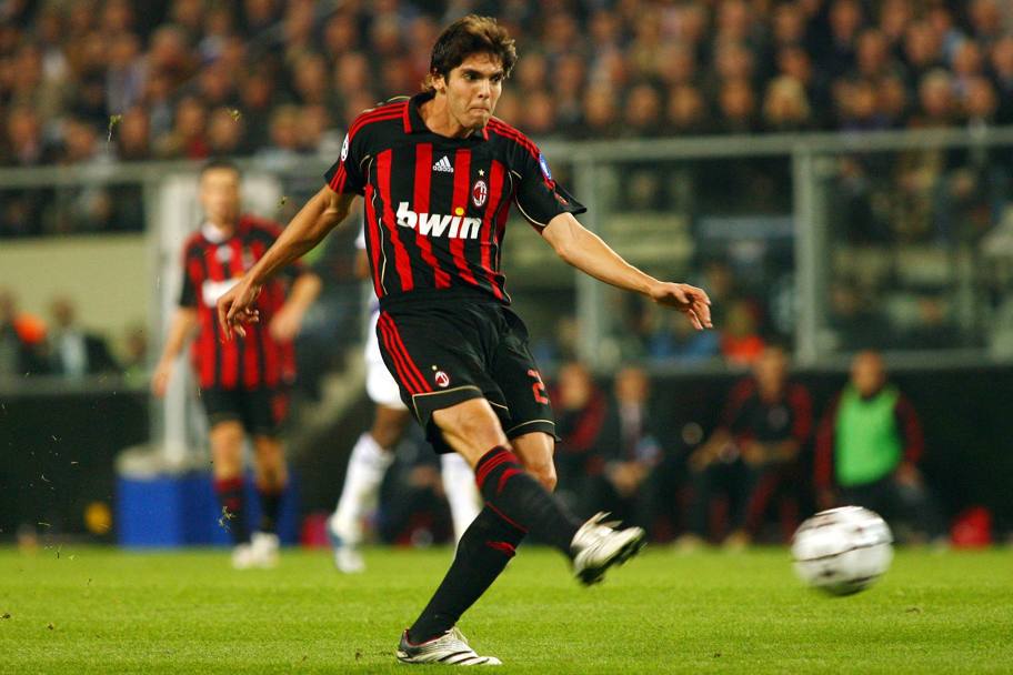 Il 2006-07, senza Shevchenko, Kakà si prende il Milan sulle spalle in Champions: il 17 ottobre 2006 segna il gol decisivo all&#39;Anderlecht a Bruxelles. LaPresse